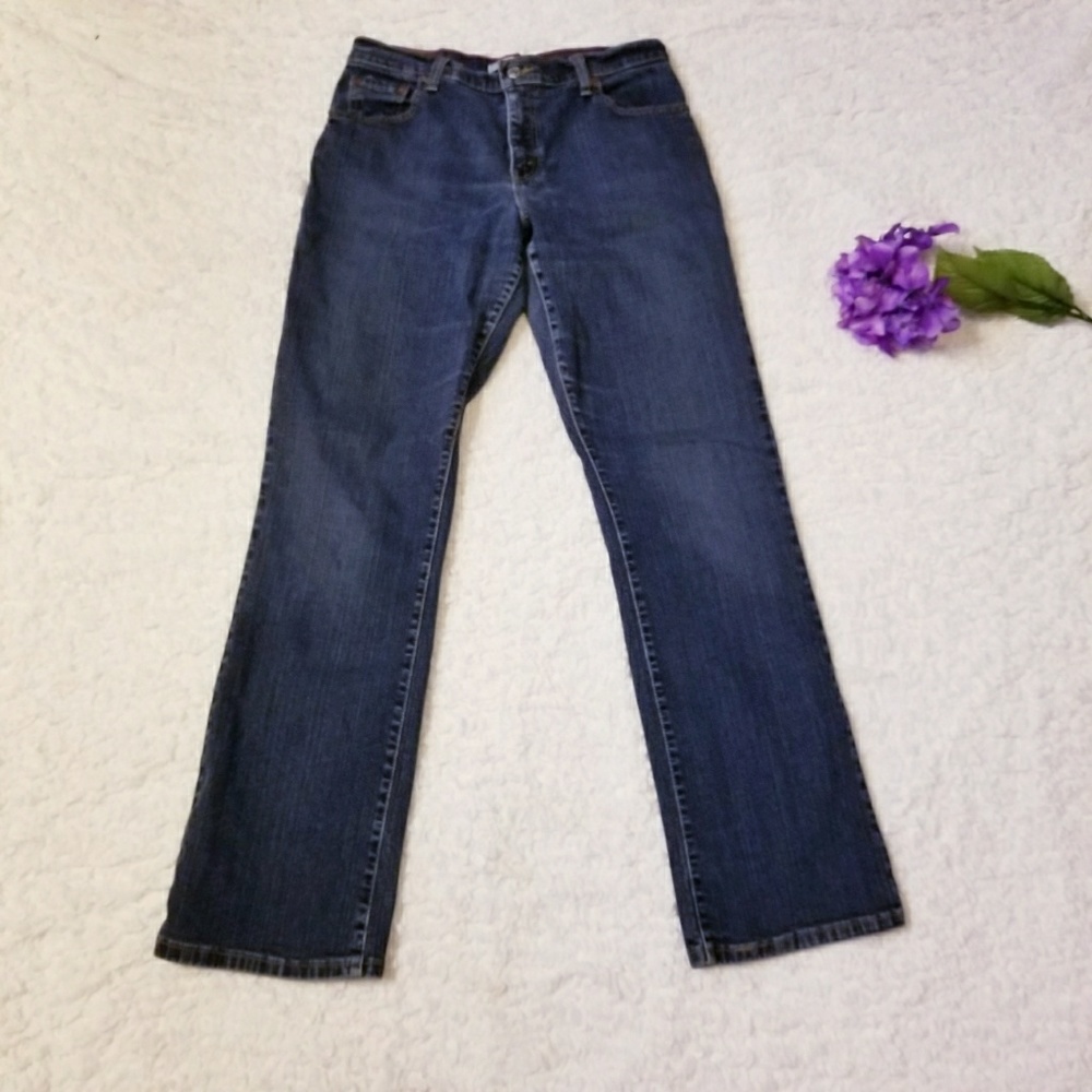 Levi's Relaxed Boot cut 550

Size 8 M